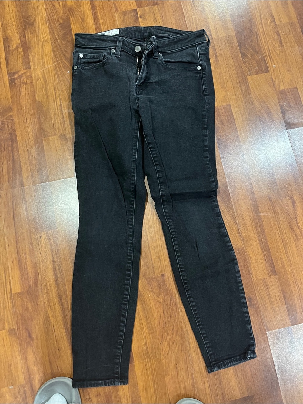 GAP Women's Black Skinny Jeans - Sleek Stretch Denim
